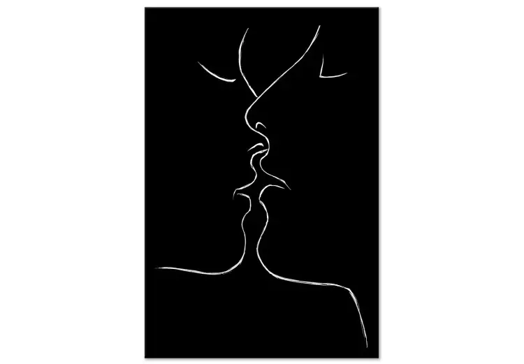 W linii miłości (1-częściowy) - pocałunek pary w czarno-białym motywie
