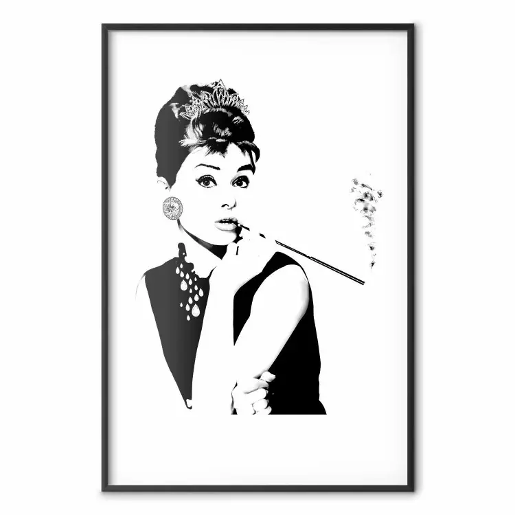 Audrey - czarno-biały portret kobiety palącej fajkę na jasnym tle