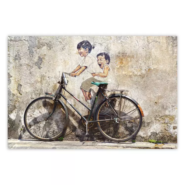 Beztroska - retro czarny rower na tle ściany z namalowanymi dziećmi
