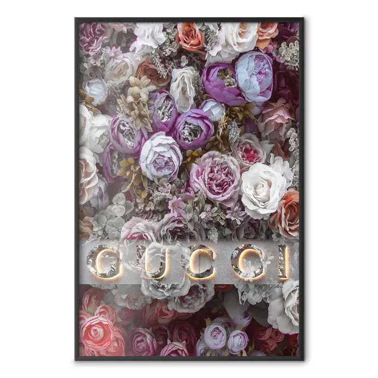 Gucci i róże - kompozycja kolorowych kwiatów i napis luksusowej firmy