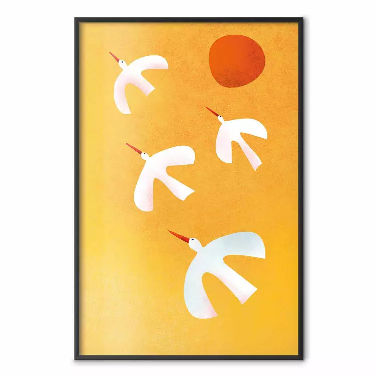 Zabawy bocianów - cztery białe latające zwierzęta na tle żółtego nieba