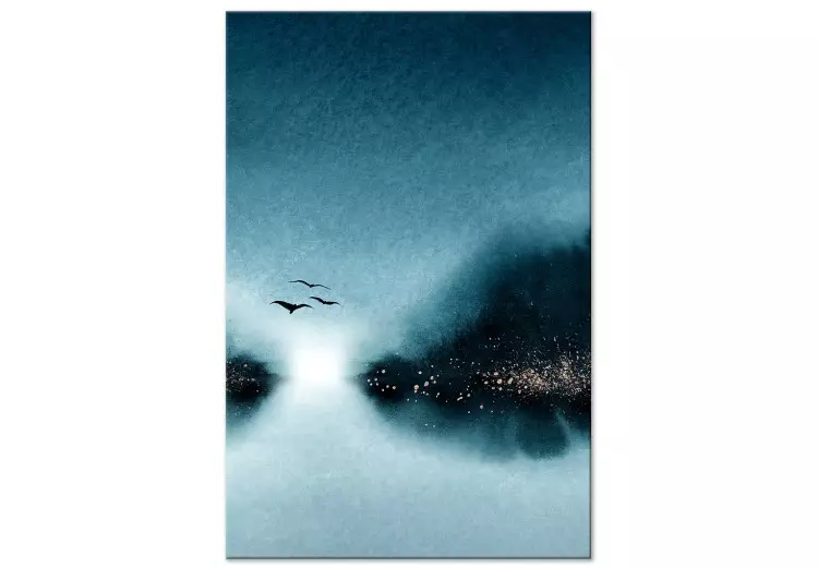 Trzy ptaki na wieczornym niebie - krajobraz z ciemnymi chmurami