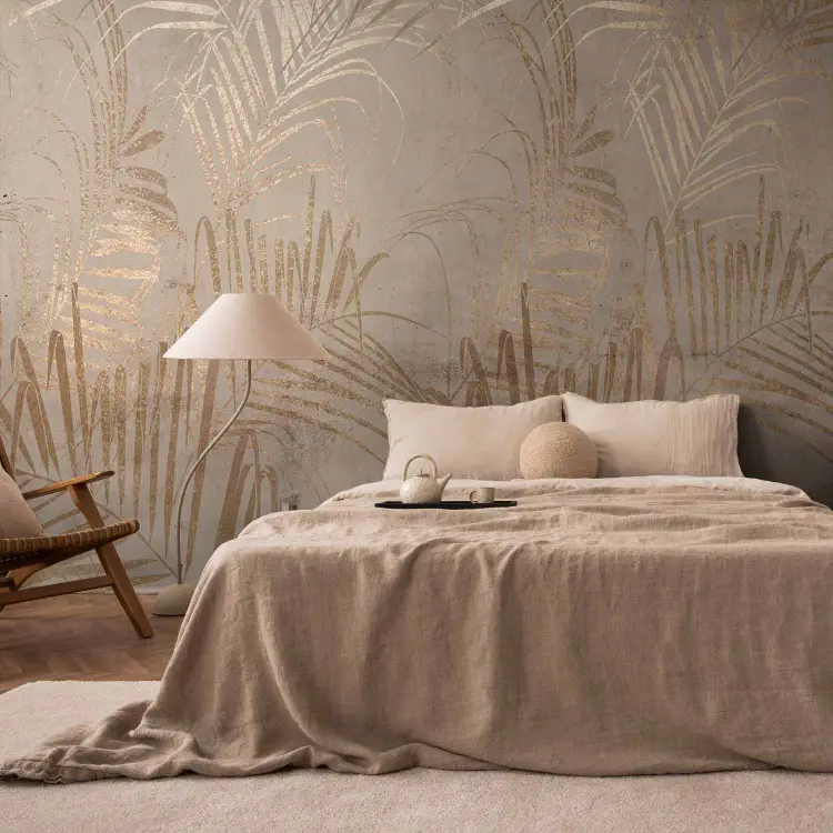 Wybrzeże palm - artystyczna beżowa kompozycja z liśćmi