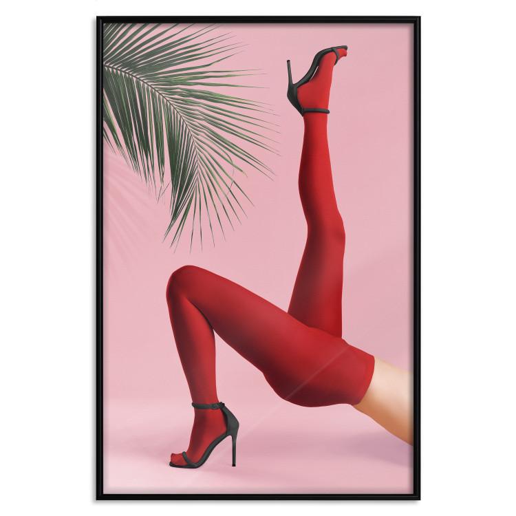 Czerwone rajstopy - kobiecie nogi, szpilki i liść palmy na różowym tle