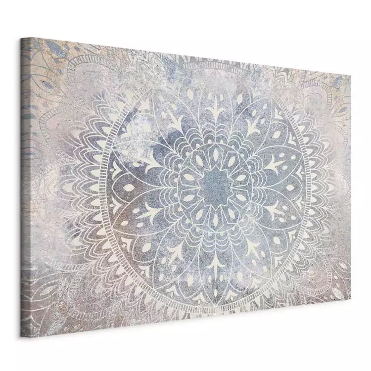 Mandala - jasny ornament w kolorze kremowym na błękitnym tle