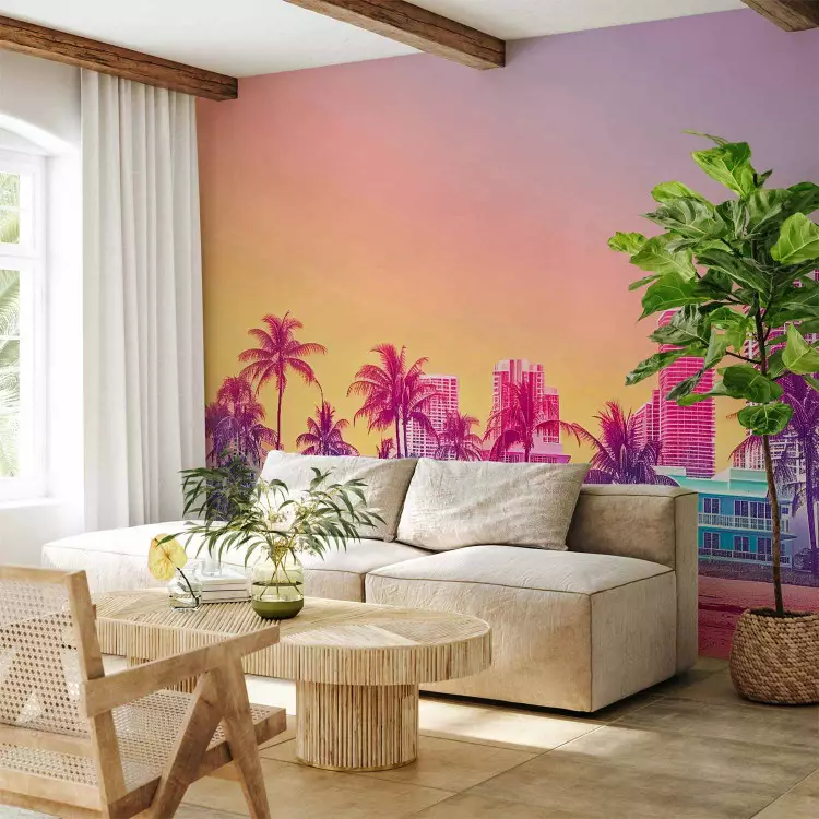 Plaża o zachodzie słońca - kolorowe wieżowce z palmami i piaskiem