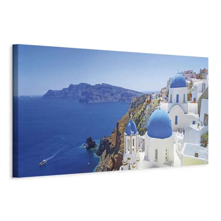 Santorini widok - błękitne kopuły i białe budynki nad Morzem Egejskim