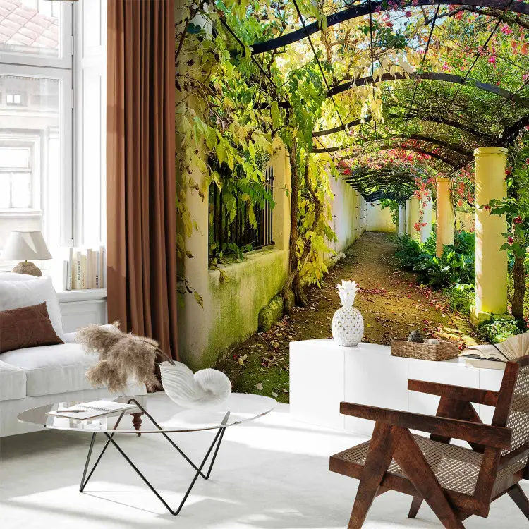 Pergola - architektura z kolorowymi kwiatami pełnymi zieleni