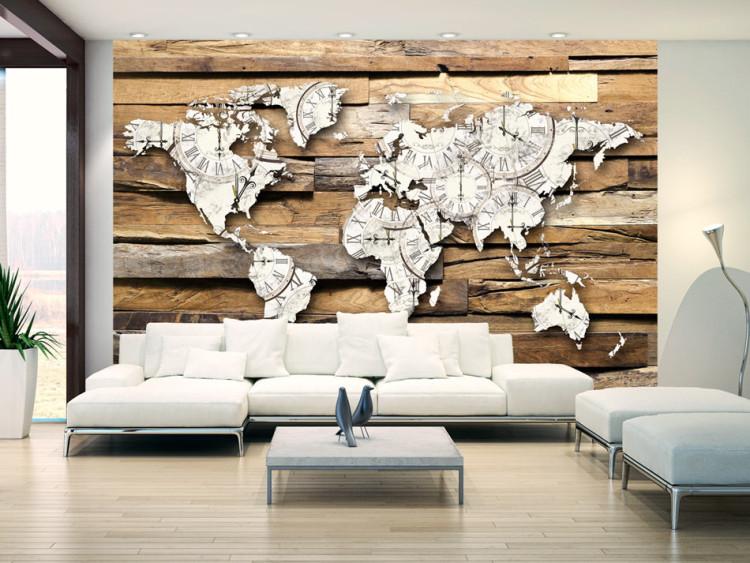 Fototapeta Upływający czas - mapa świata z motywem zegara na brązowym drewnie