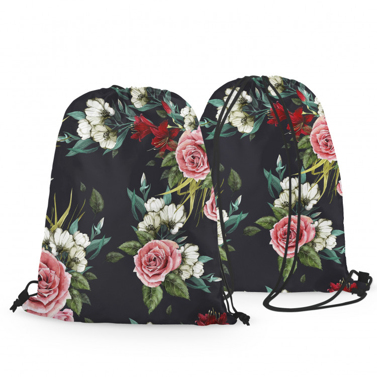 Worek plecak Proste piękno - kompozycja kwiatów róż w stylu vintage na czarnym tle 147580 additionalImage 2