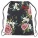 Worek plecak Proste piękno - kompozycja kwiatów róż w stylu vintage na czarnym tle 147580 additionalThumb 3