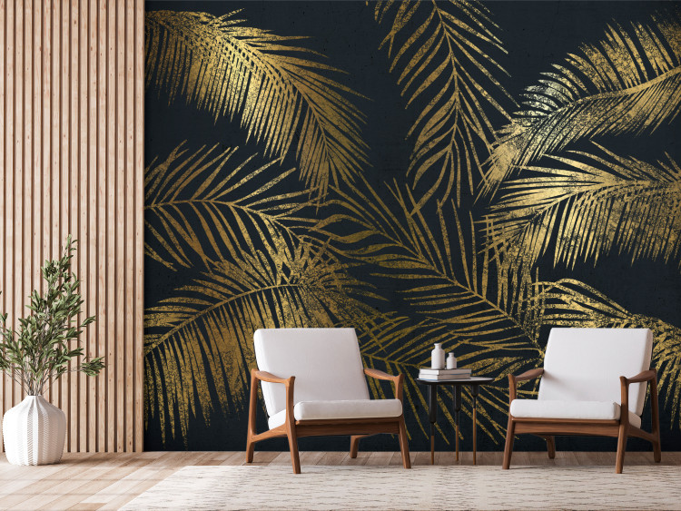 Fototapeta Tropikalna natura - roślinny motyw złotych palm na granatowym tle 138211