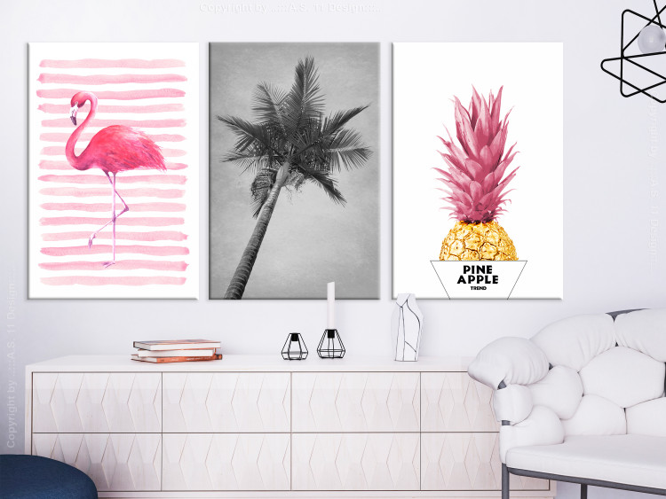 Obraz Egzotyczna kompozycja z flamingiem, palmą i ananasem - tryptyk z martwą naturą, dziką przyrodą i napisami w szarych, różowych i złotych odcieniach 118071 additionalImage 3