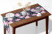 Bieżnik na stół Fantazyjne pąki – kompozycja z różowymi kwiatami na ciemnym tle 147682 additionalThumb 4