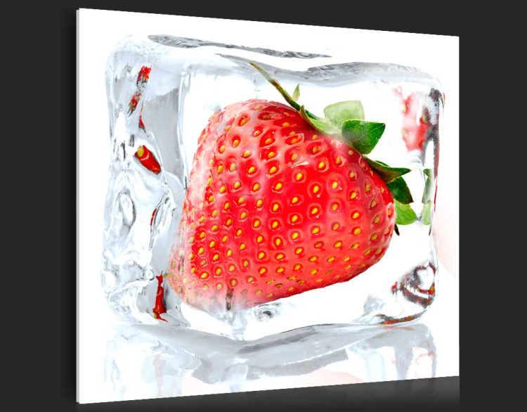 Obraz na szkle Frozen Strawberry [Glass] 92863 additionalImage 6