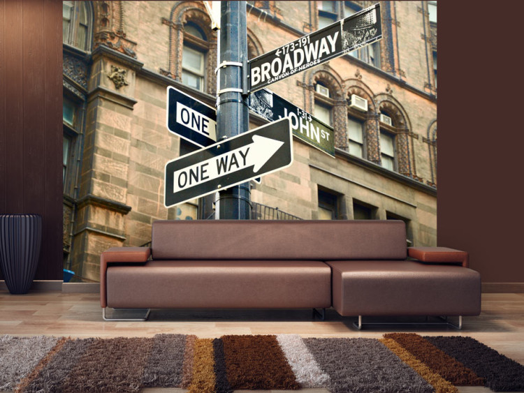 Fototapeta Nowy Jork Broadway - słup ze znakami drogowymi na tle architektury 61473