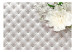 Fototapeta Perłowy luksus - białe kwiaty na tle o teksturze skóry z pikowaniem 94234 additionalThumb 1