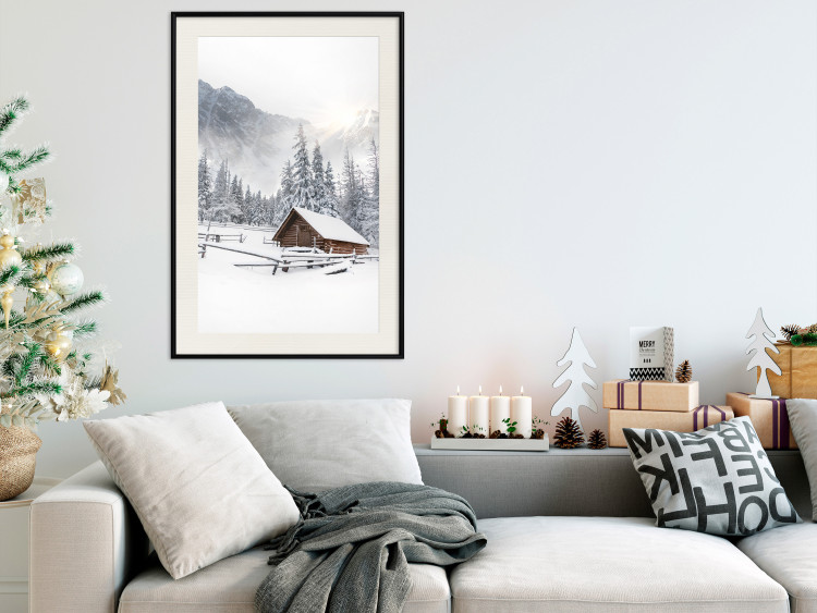 Plakat Zimowy poranek - pejzaż wschodu słońca nad górami, chatą i lasem 148435 additionalImage 15