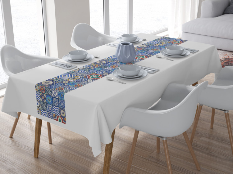 Bieżnik na stół Błękitne połączenia - motyw inspirowany ceramiką w stylu patchwork 147238 additionalImage 3