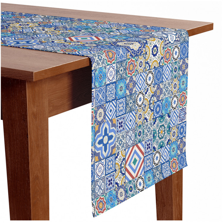 Bieżnik na stół Błękitne połączenia - motyw inspirowany ceramiką w stylu patchwork 147238