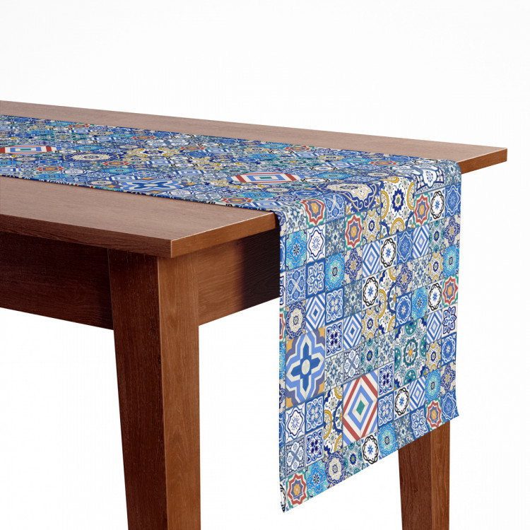 Bieżnik na stół Błękitne połączenia - motyw inspirowany ceramiką w stylu patchwork 147238 additionalImage 2